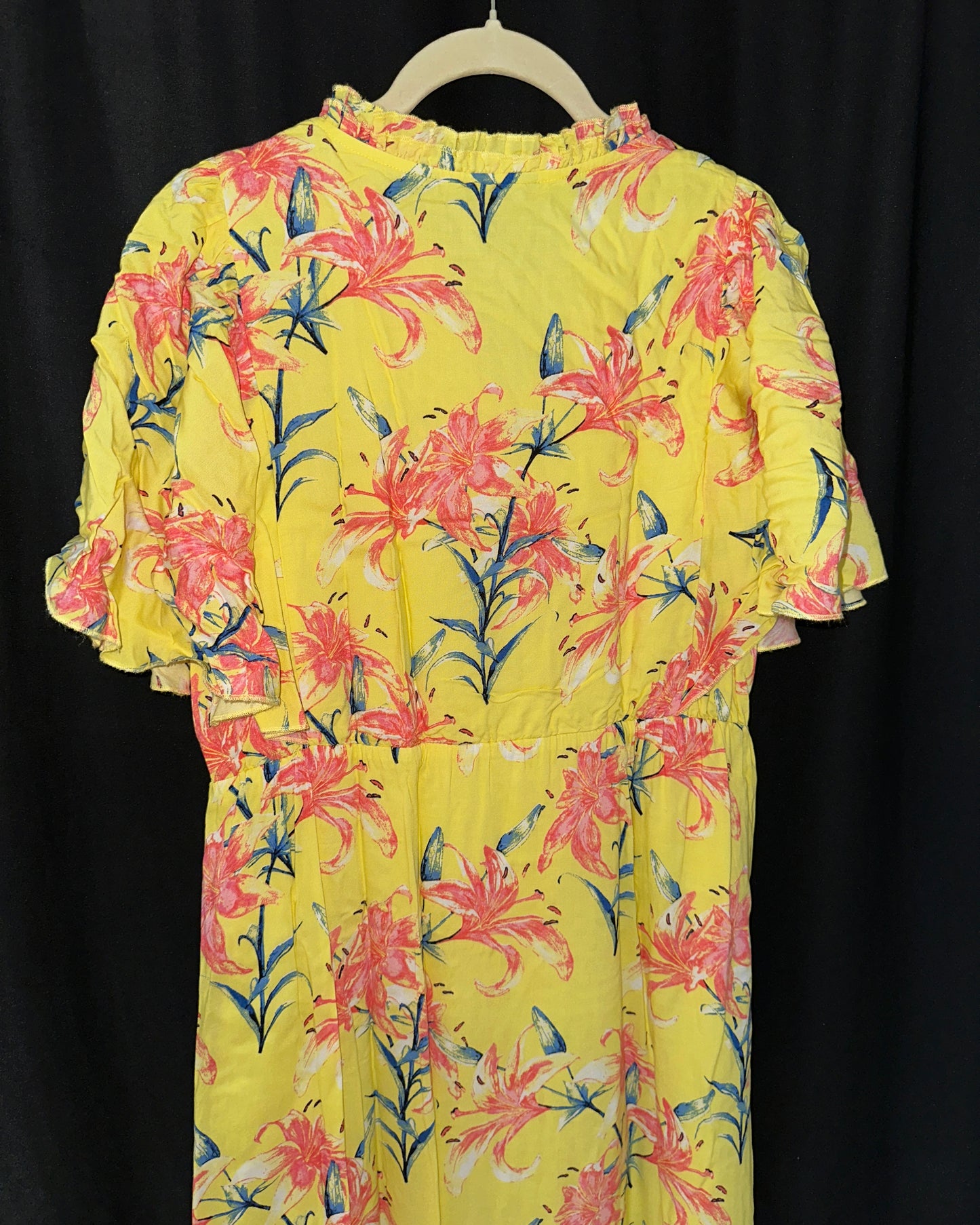 Floral yellow midi dress with bat sleeves