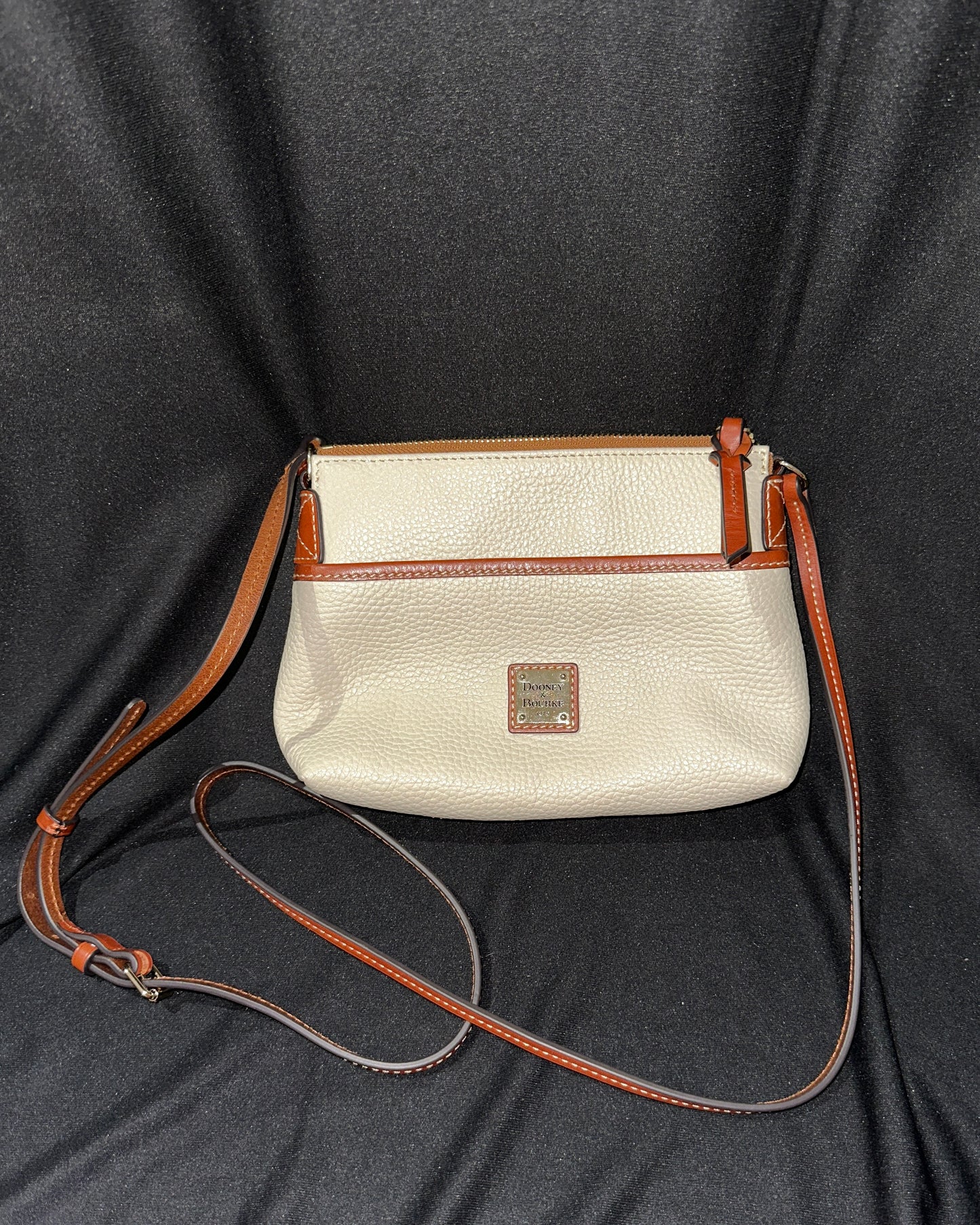 Pebble grain pouchette crossbody bag