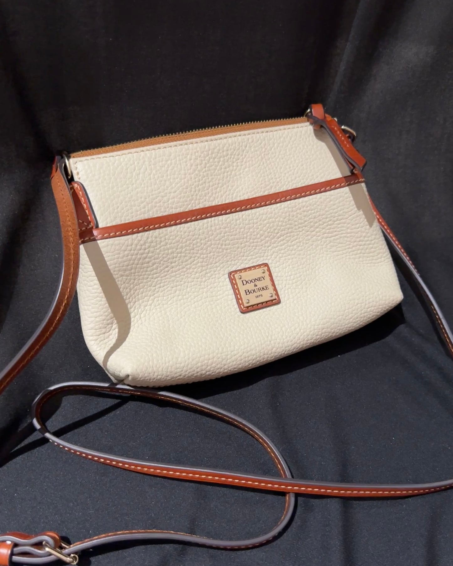 Pebble grain pouchette crossbody bag