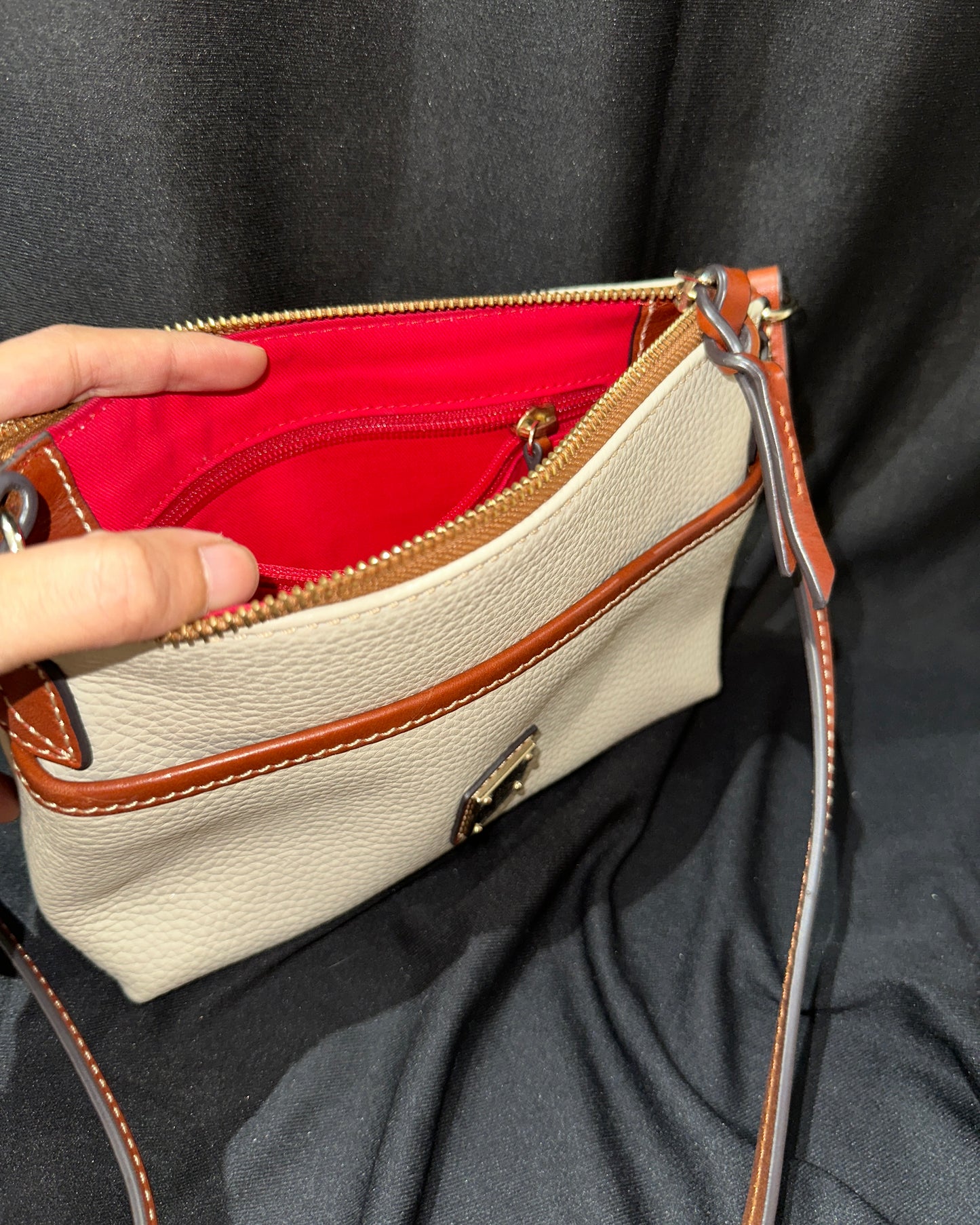Pebble grain pouchette crossbody bag