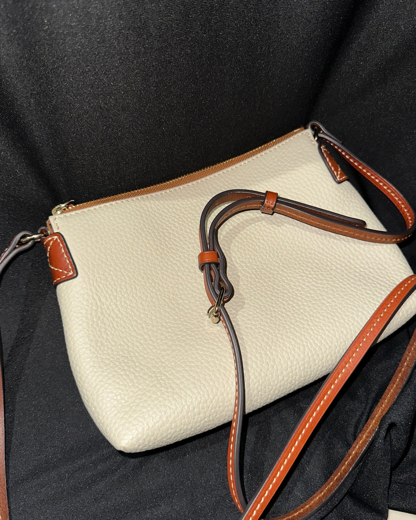 Pebble grain pouchette crossbody bag