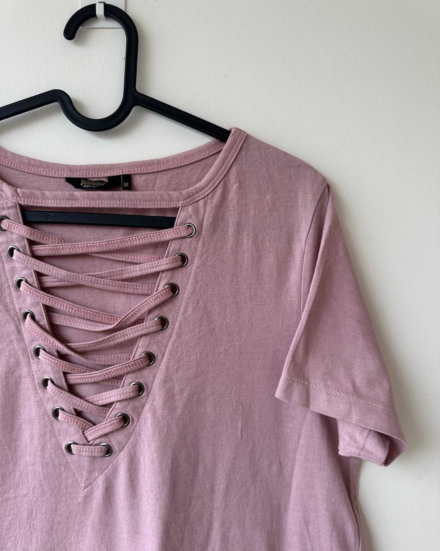 Pink t-shirt with criss-cross neck