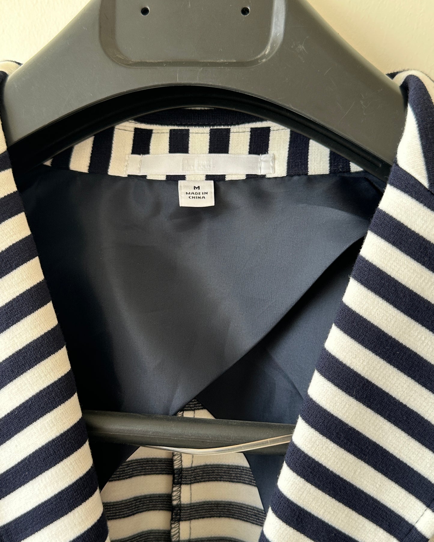 White and blue stripes blazer