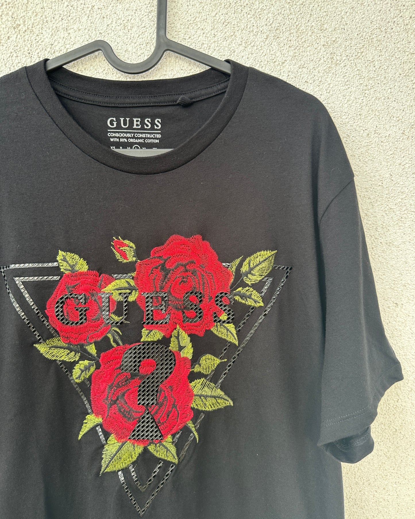 Black T shirt with roses