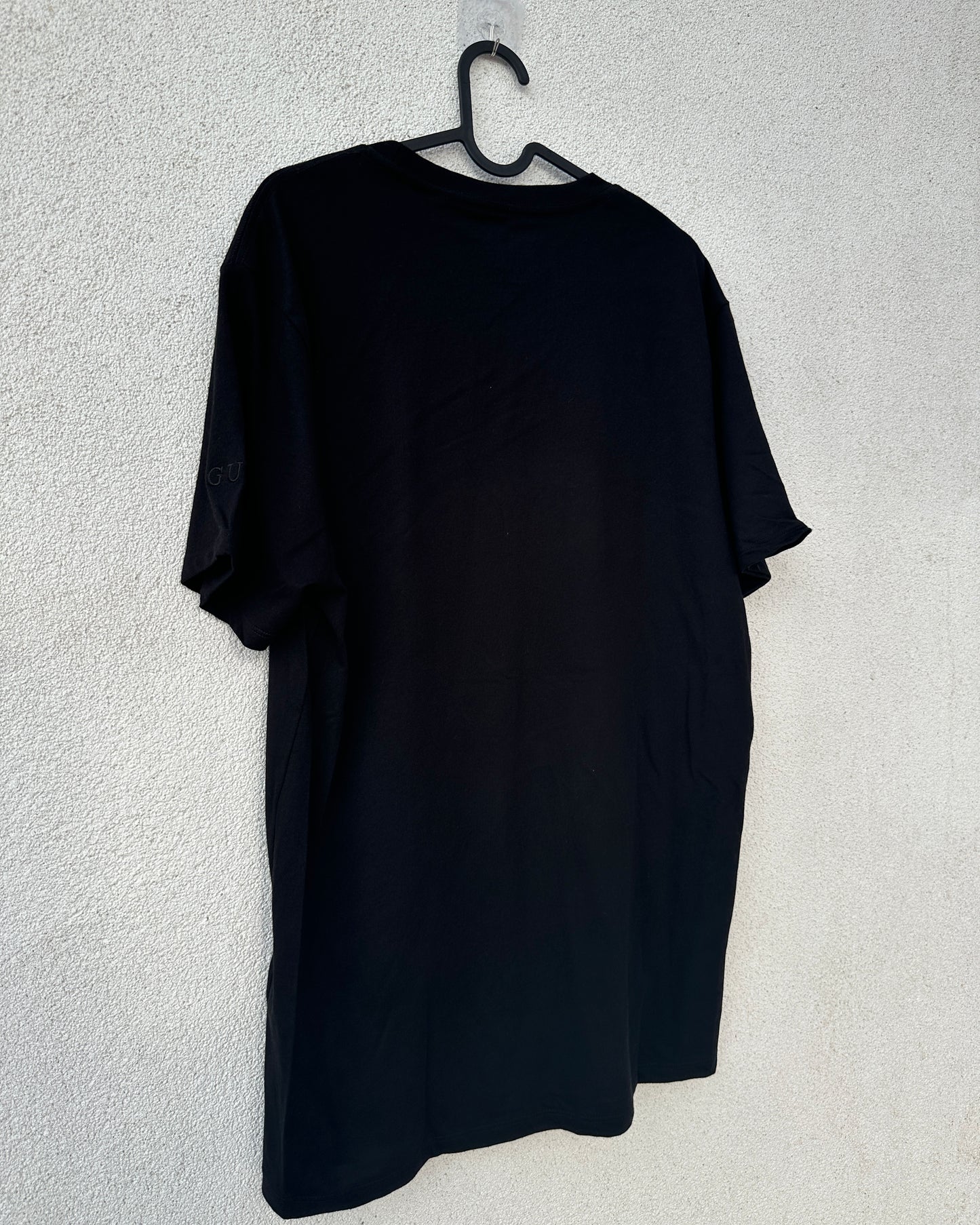 Black T shirt with roses