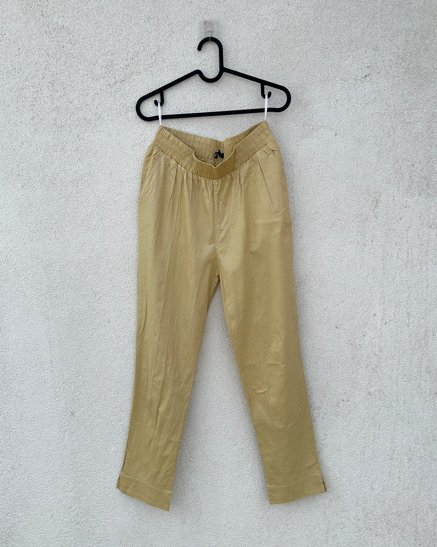Gold fitted pants