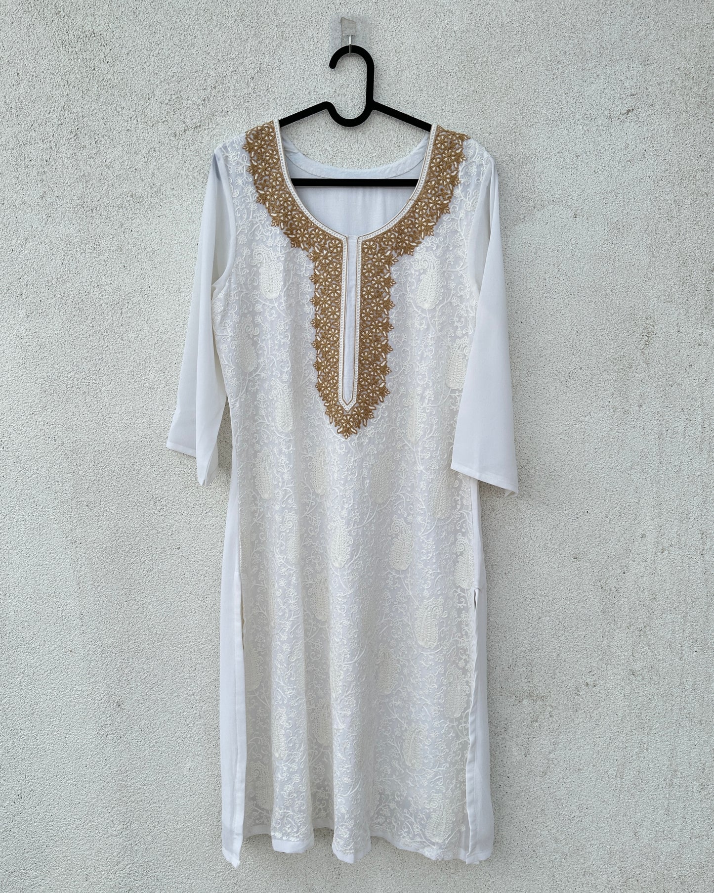 White chikankari kurta