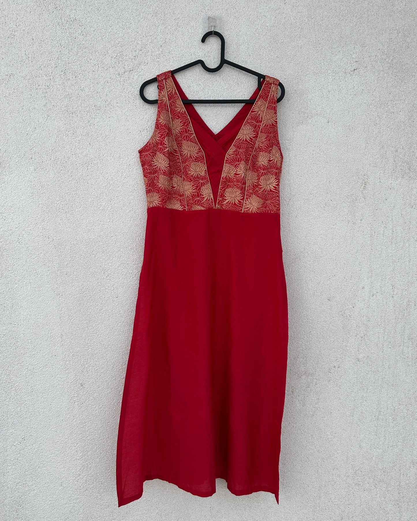 Red sleeveless kurta set