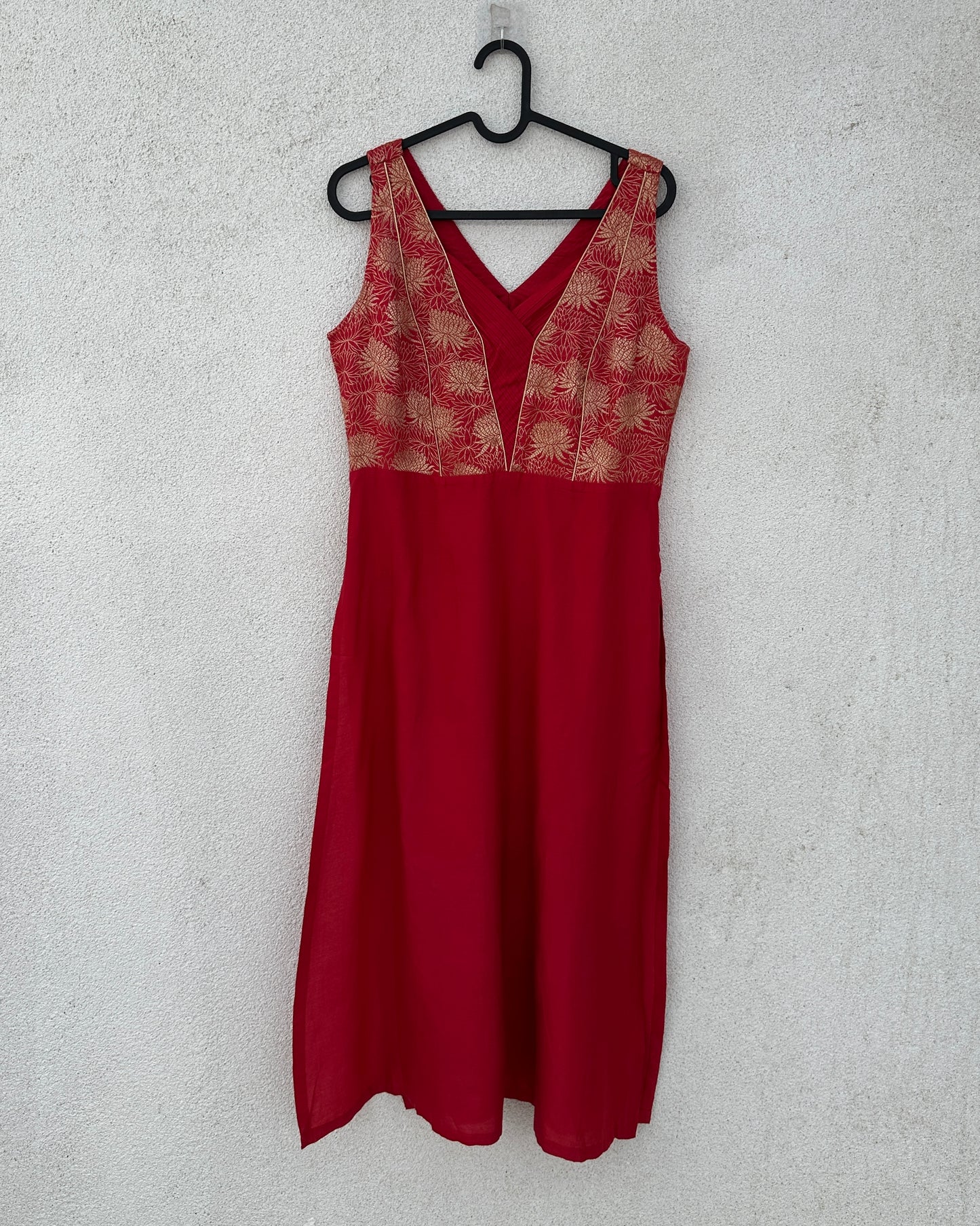 Red sleeveless kurta set