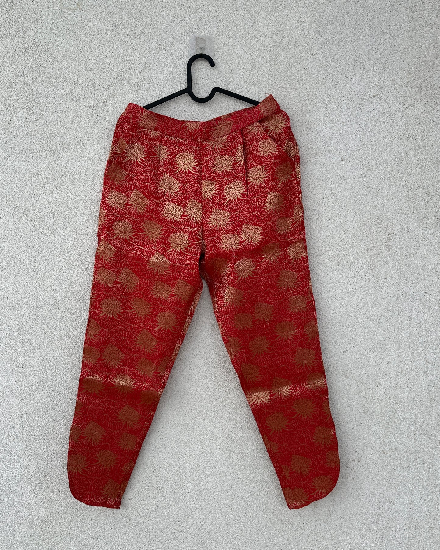 Red sleeveless kurta set
