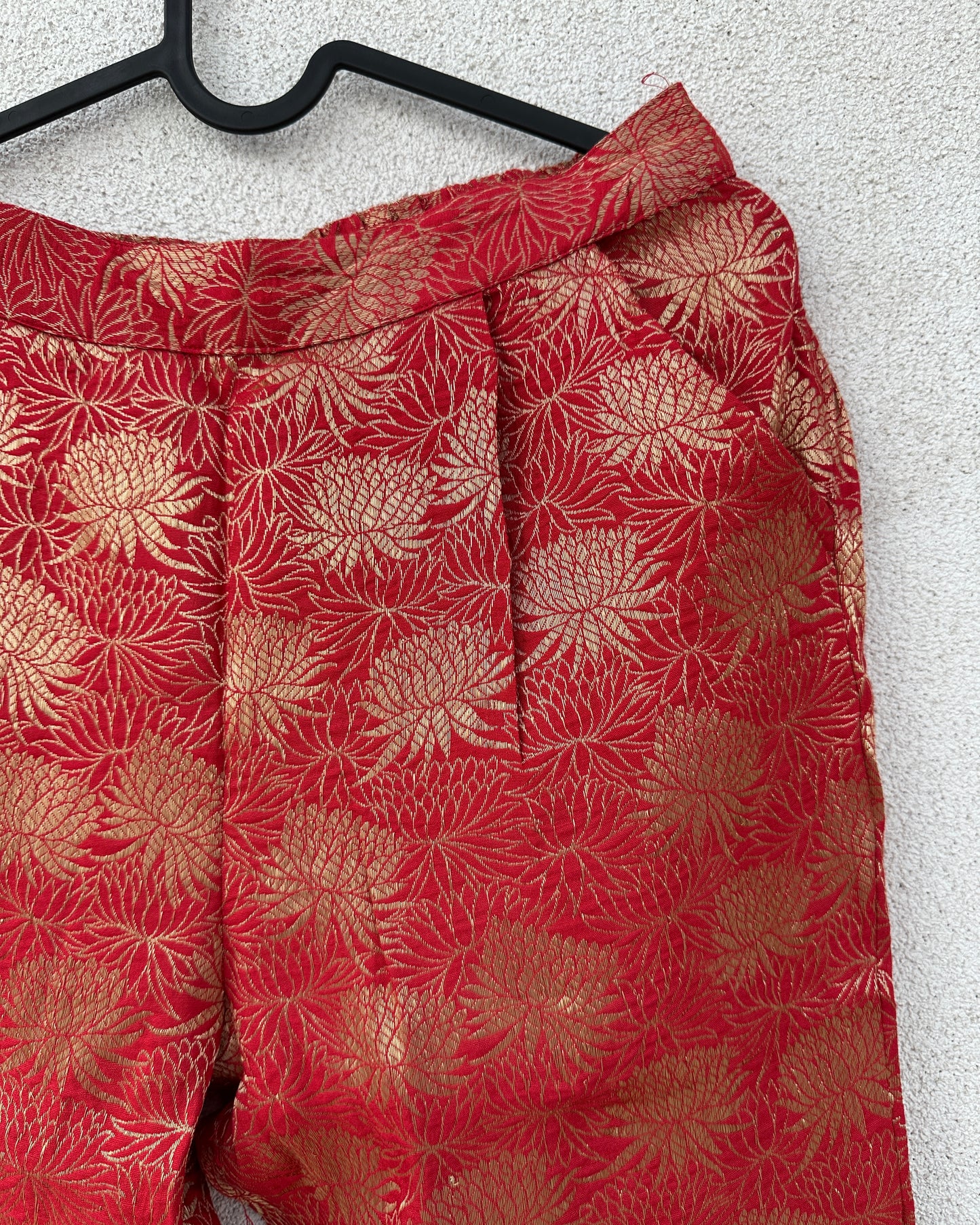 Red sleeveless kurta set