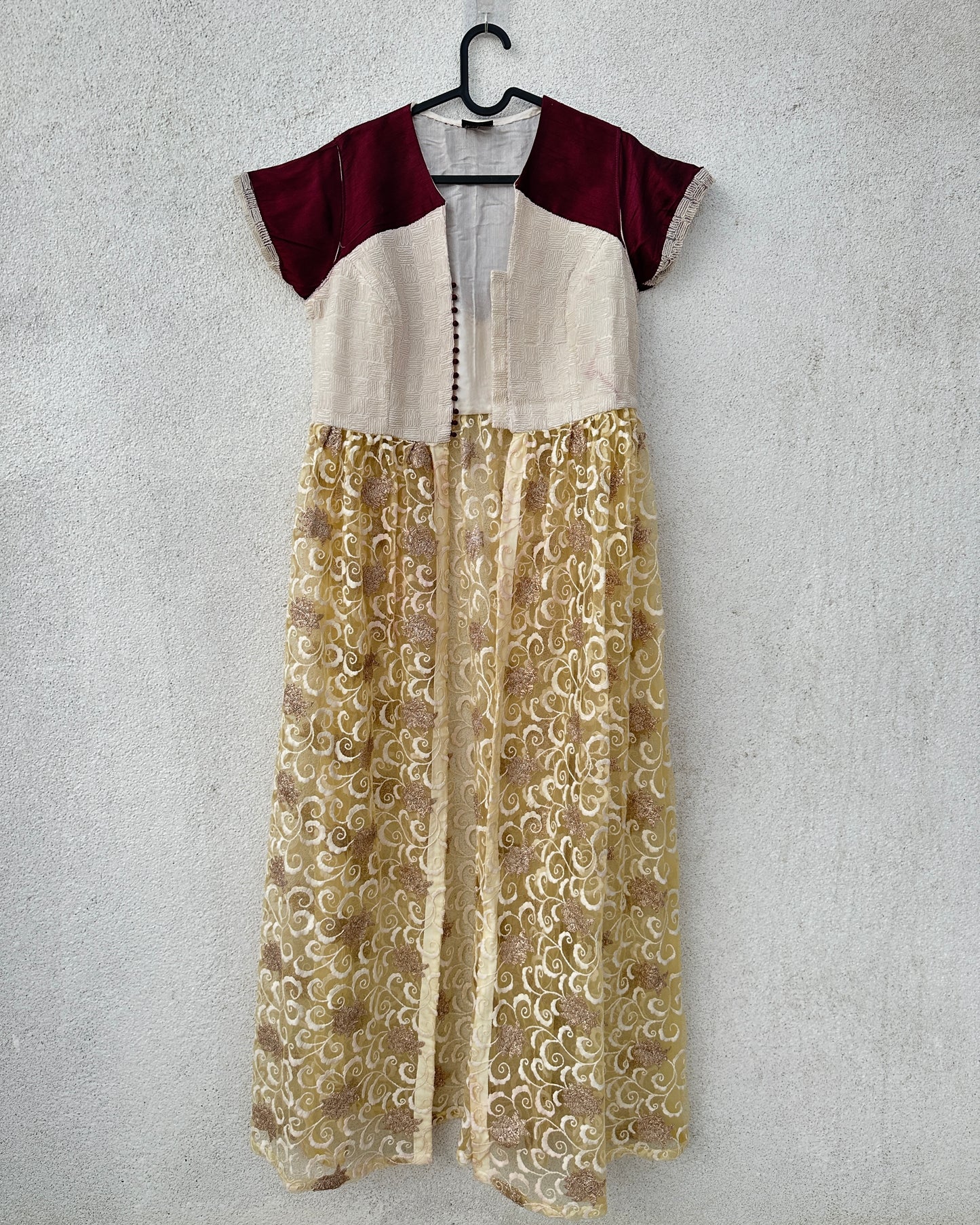 White and maroon kurta set (2 pcs)