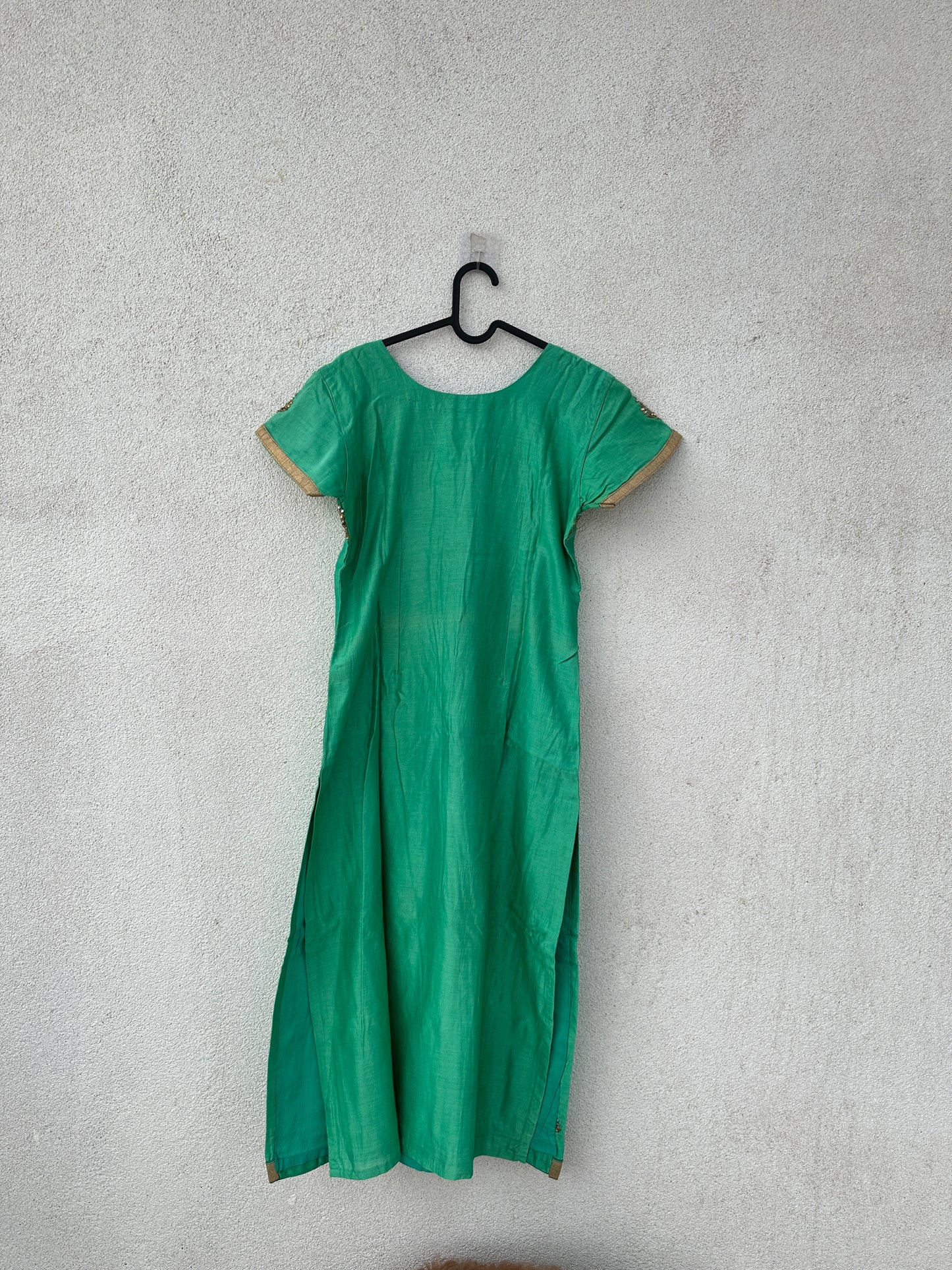Green embroidered kurta with dupatta (2 pcs)
