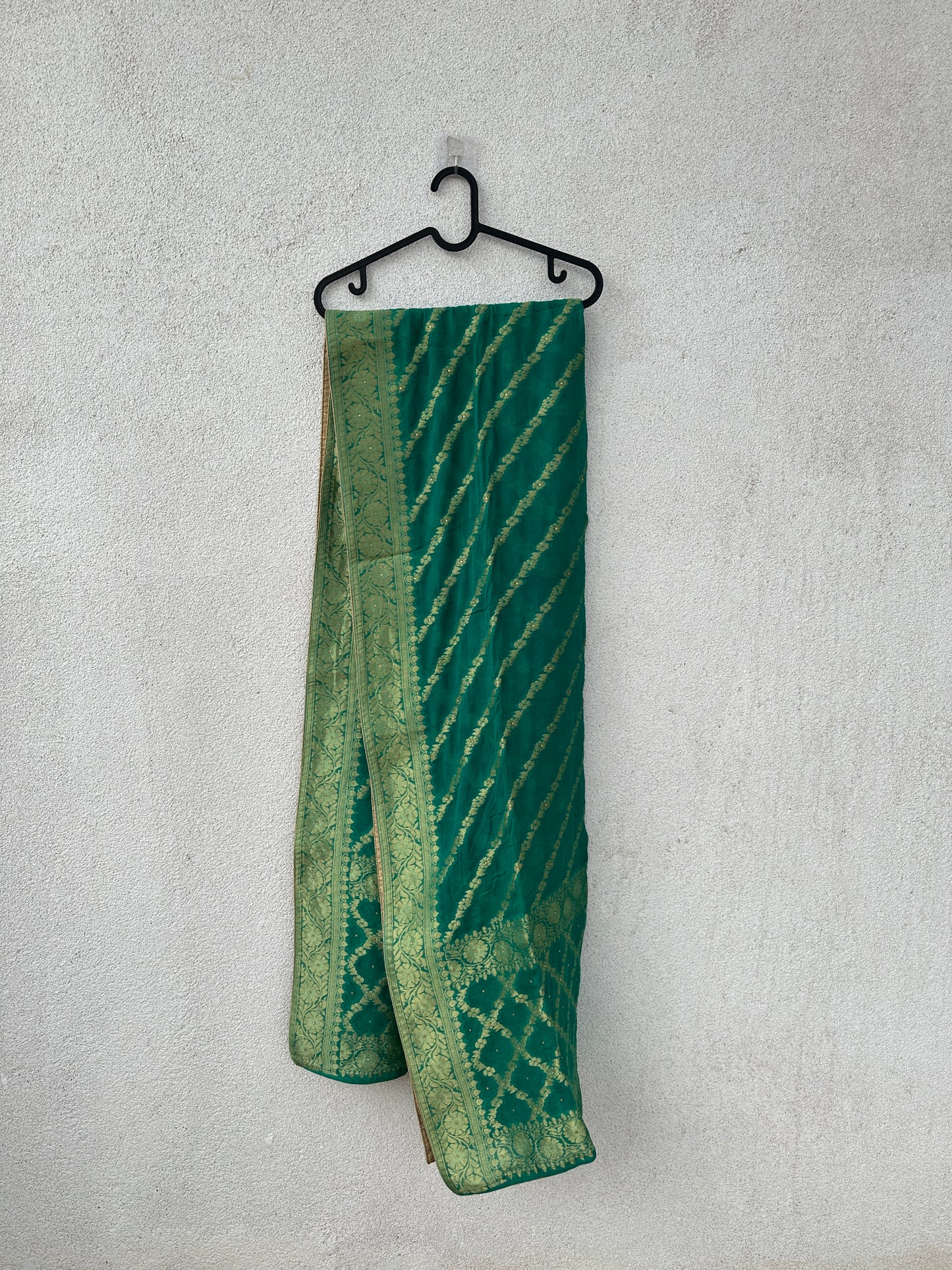 Green embroidered kurta with dupatta (2 pcs)