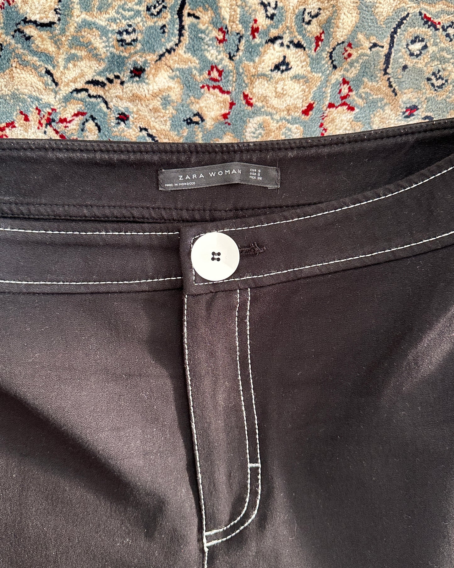Black stretchable trousers with contrast white stitch