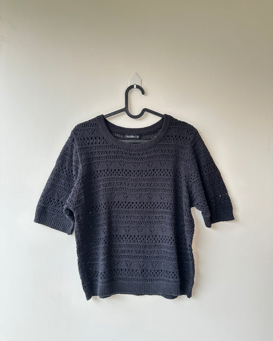 Black knit crop top
