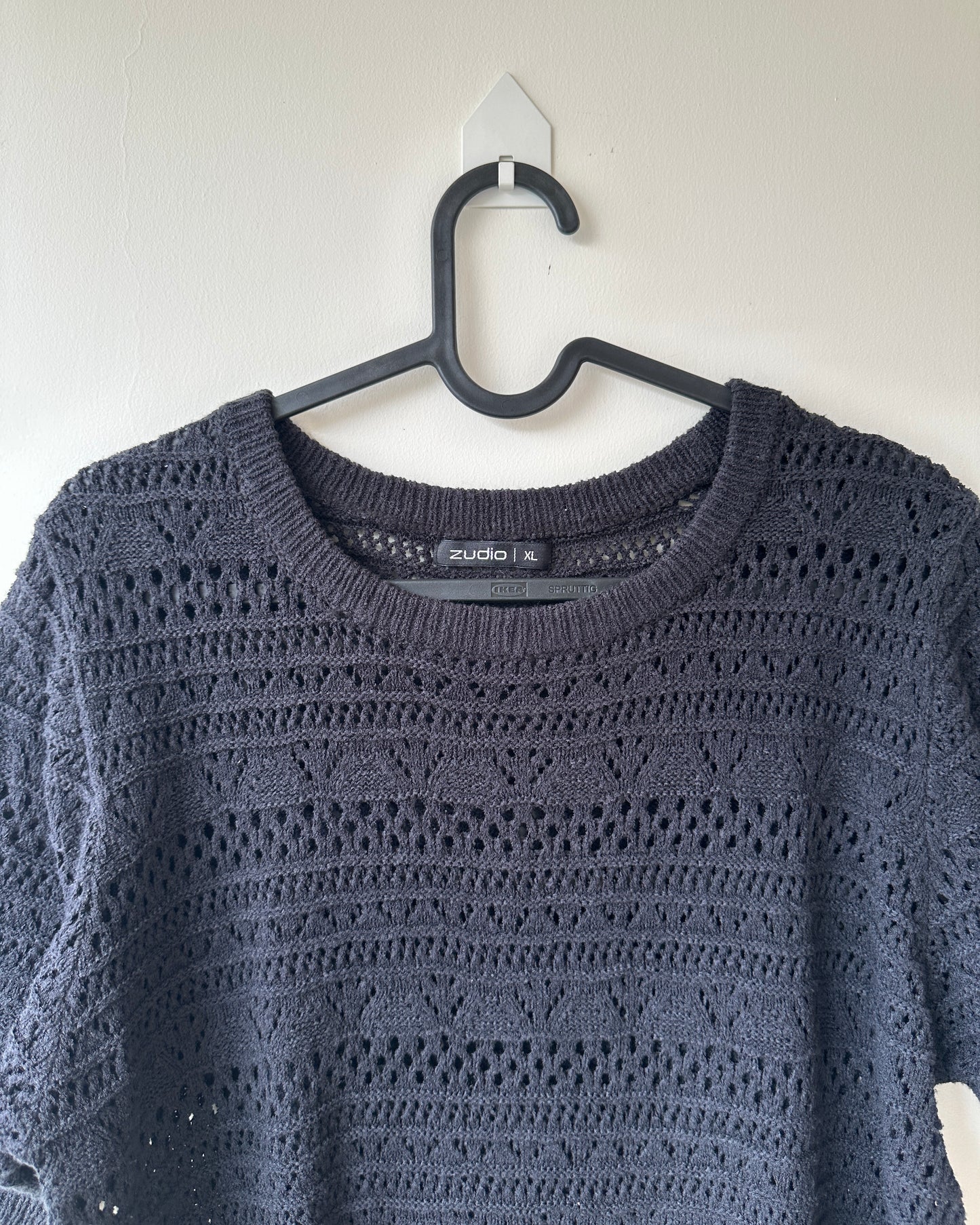 Black knit crop top
