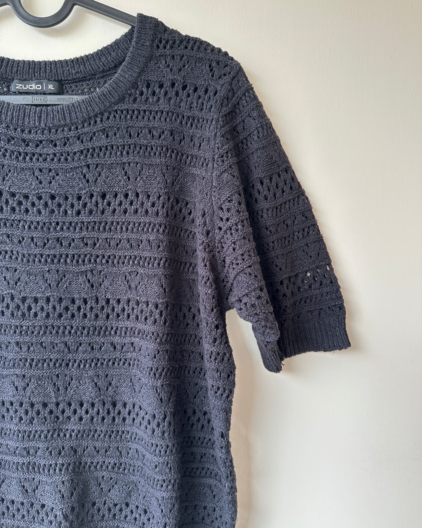 Black knit crop top