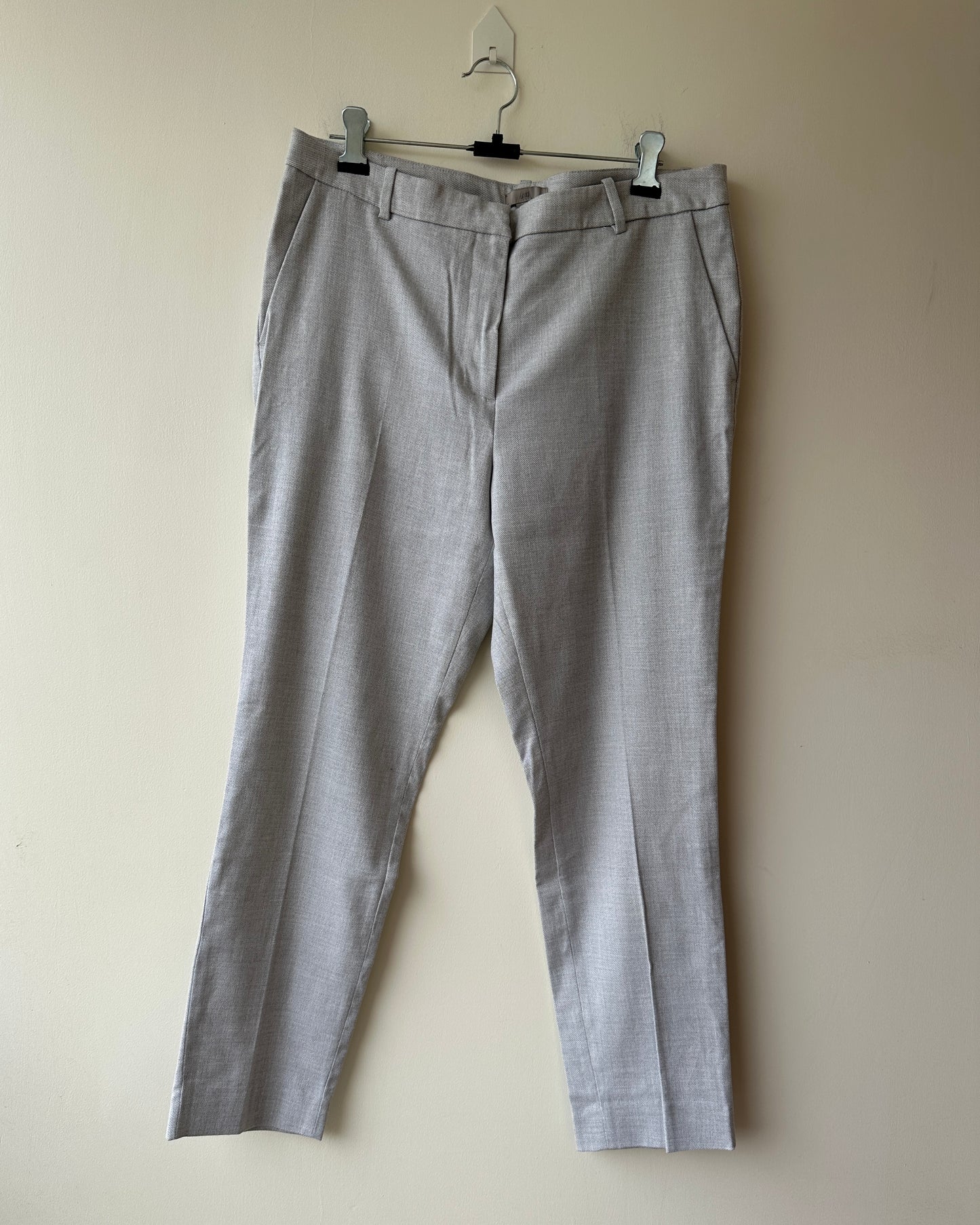 Grey mid rise formal trousers