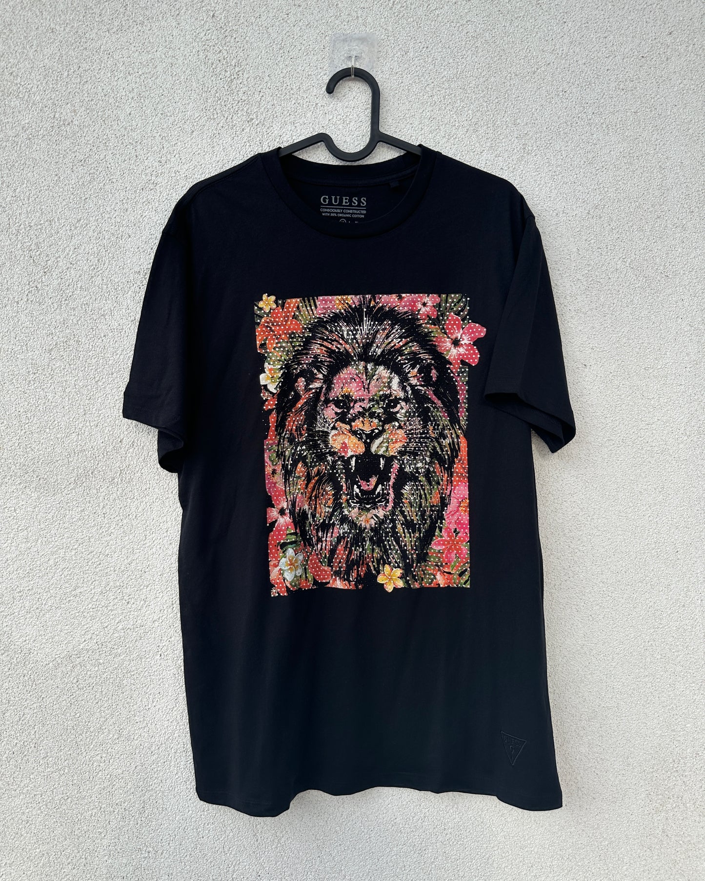 Black T shirt with lion embellishment