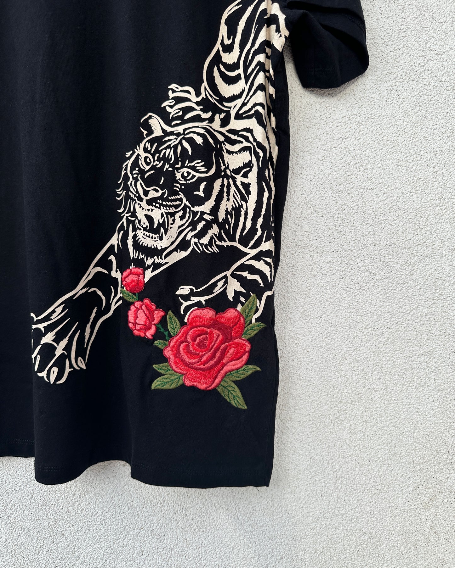 Black T shirt with lion and rose patchwork
