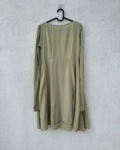 Green and white kurta set with dhoti pants (2 pcs)