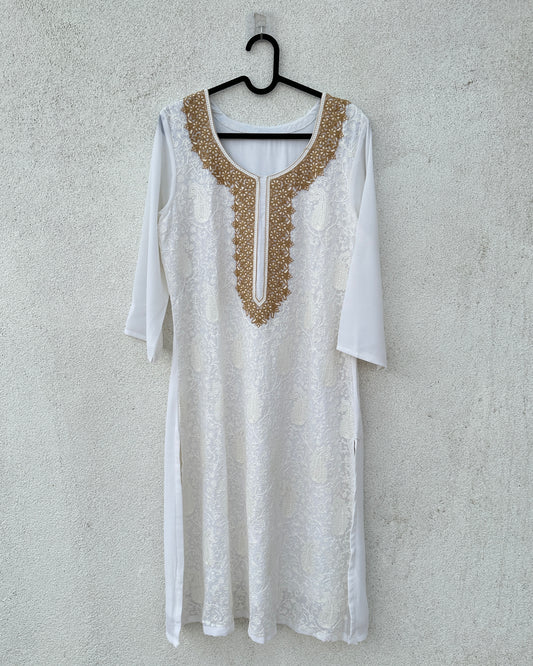 White chikankari kurta