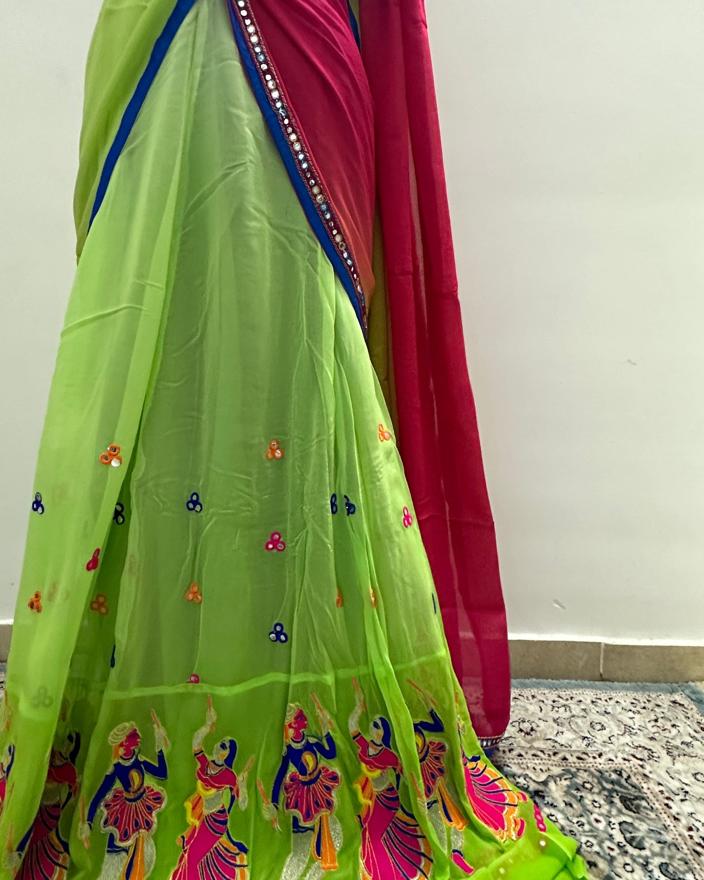 Green shaded lehenga and dupatta (2 pcs)