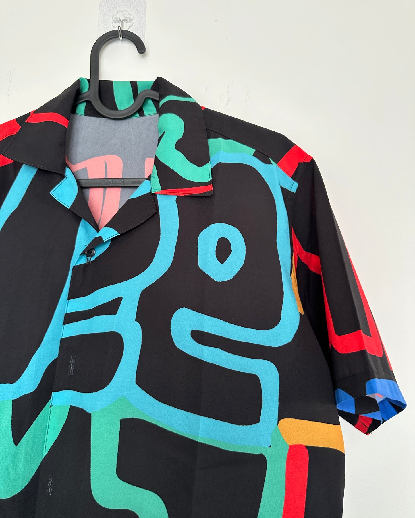 Black abstract print shirt