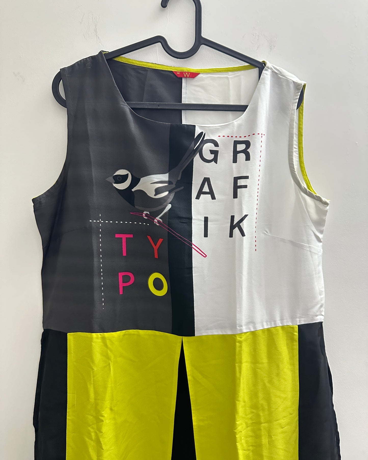 Green and black sleeveless kurta with front slit