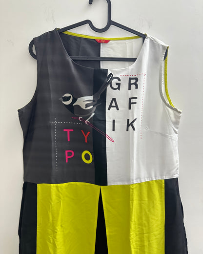 Green and black sleeveless kurta with front slit