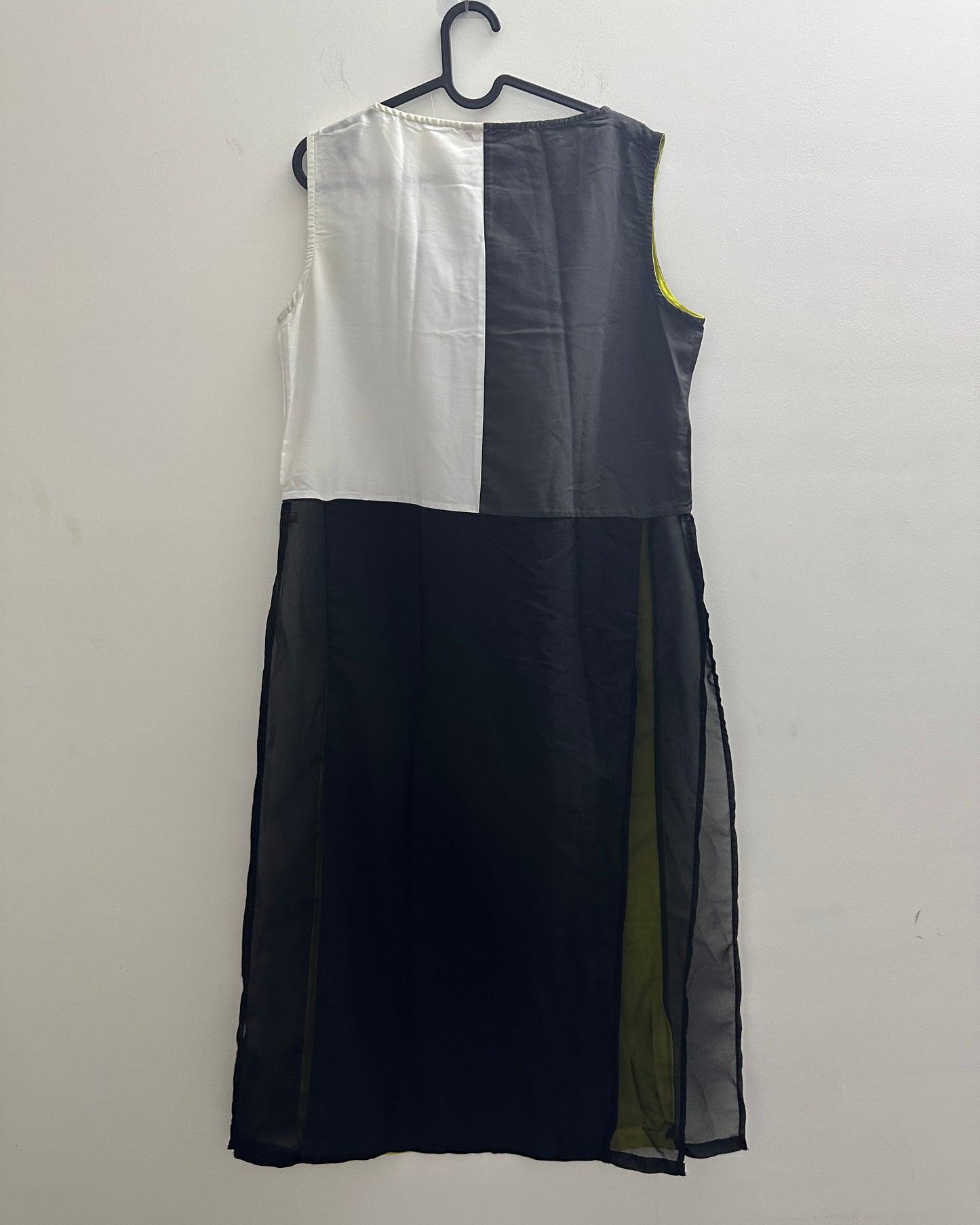 Green and black sleeveless kurta with front slit