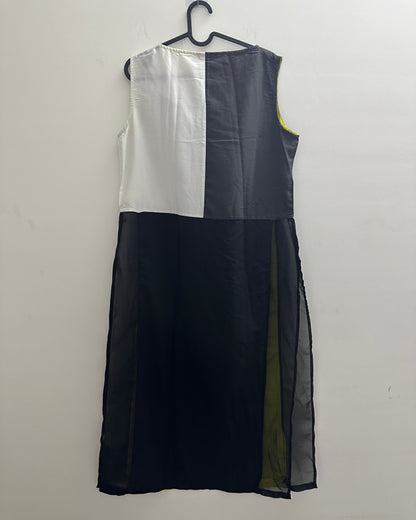 Green and black sleeveless kurta with front slit