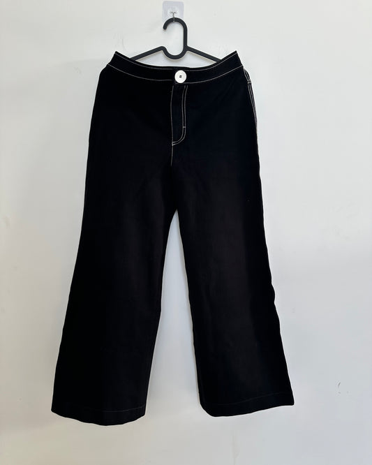 Black stretchable trousers with contrast white stitch
