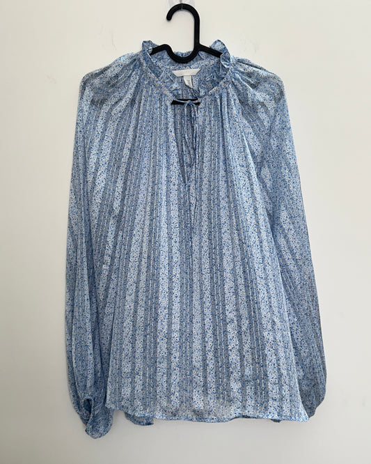Baby blue floral blouse with tie-ups