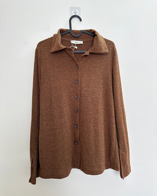 Brown full sleeve ribbed knit shirt