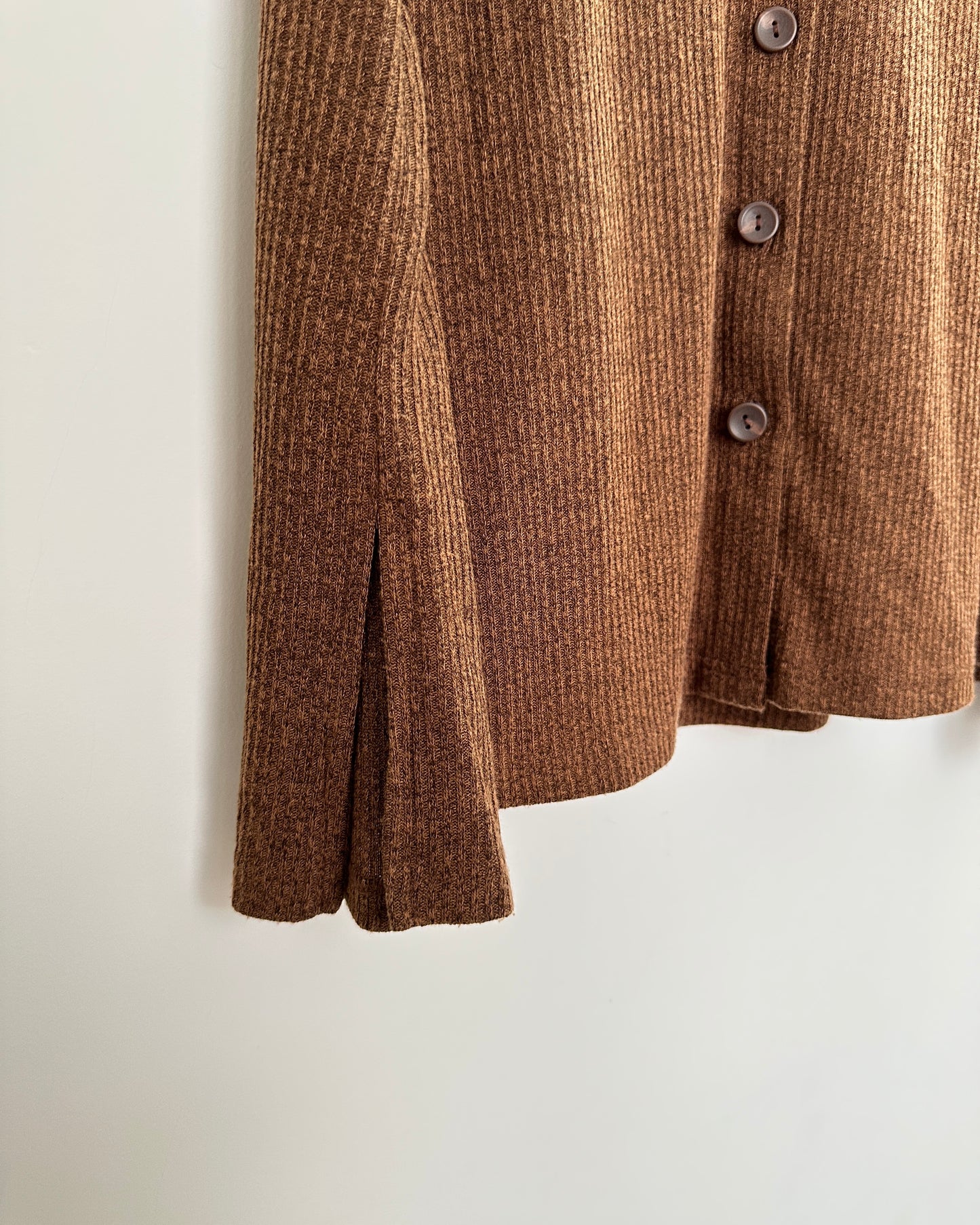 Brown full sleeve ribbed knit shirt