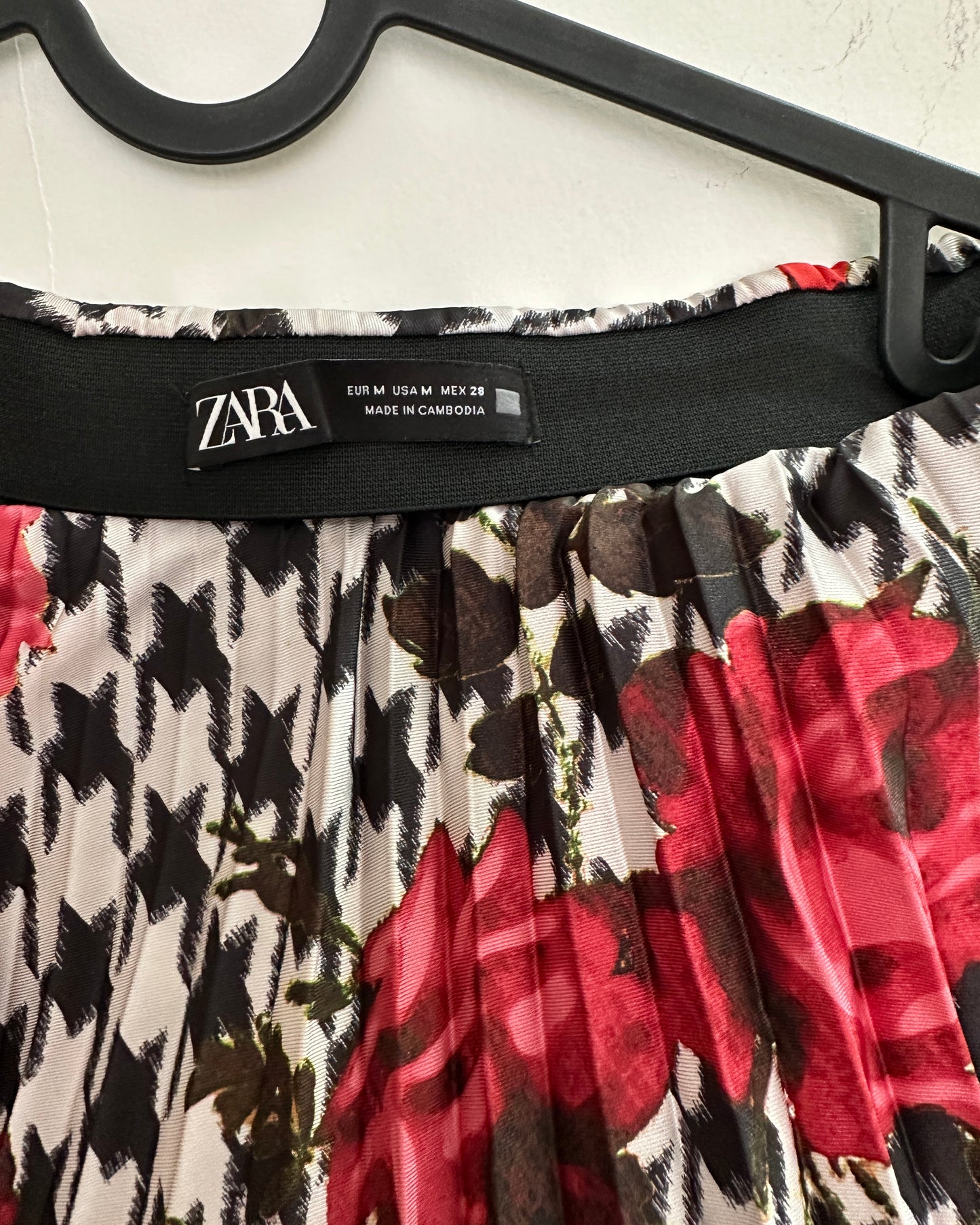 Black and red floral pleated satin skirt